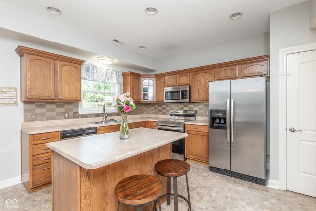 9652 Rhodes Court, Avon, IN 46123