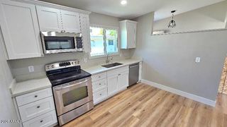 2202 W HEATHERBRAE Drive, Phoenix, AZ 85015