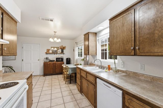 10 W 9th Street, Clovis, CA 93612