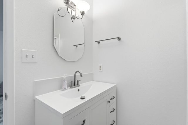 10 W 9th Street, Clovis, CA 93612