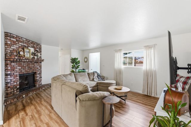 10 W 9th Street, Clovis, CA 93612