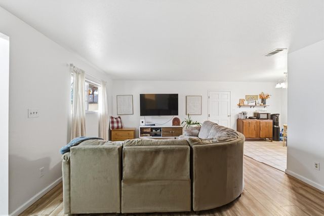 10 W 9th Street, Clovis, CA 93612