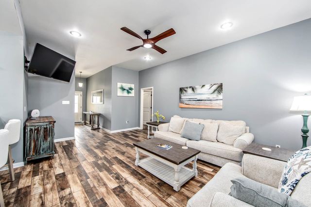 437 Christopher Dr, Houma, LA 70364