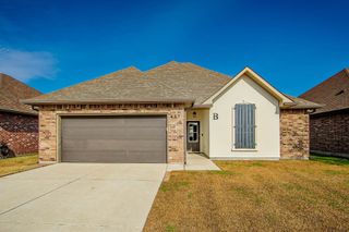 437 Christopher Dr, Houma, LA 70364