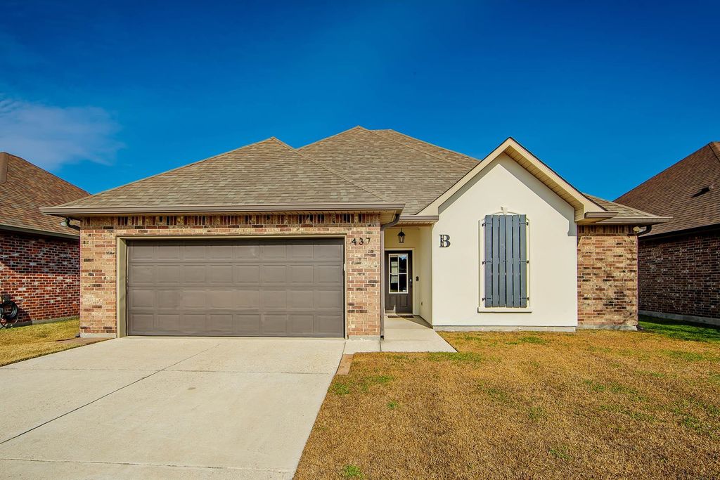 437 Christopher Dr, Houma, LA 70364