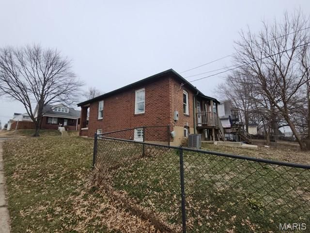 4660 Ray Avenue, St Louis, MO 63116