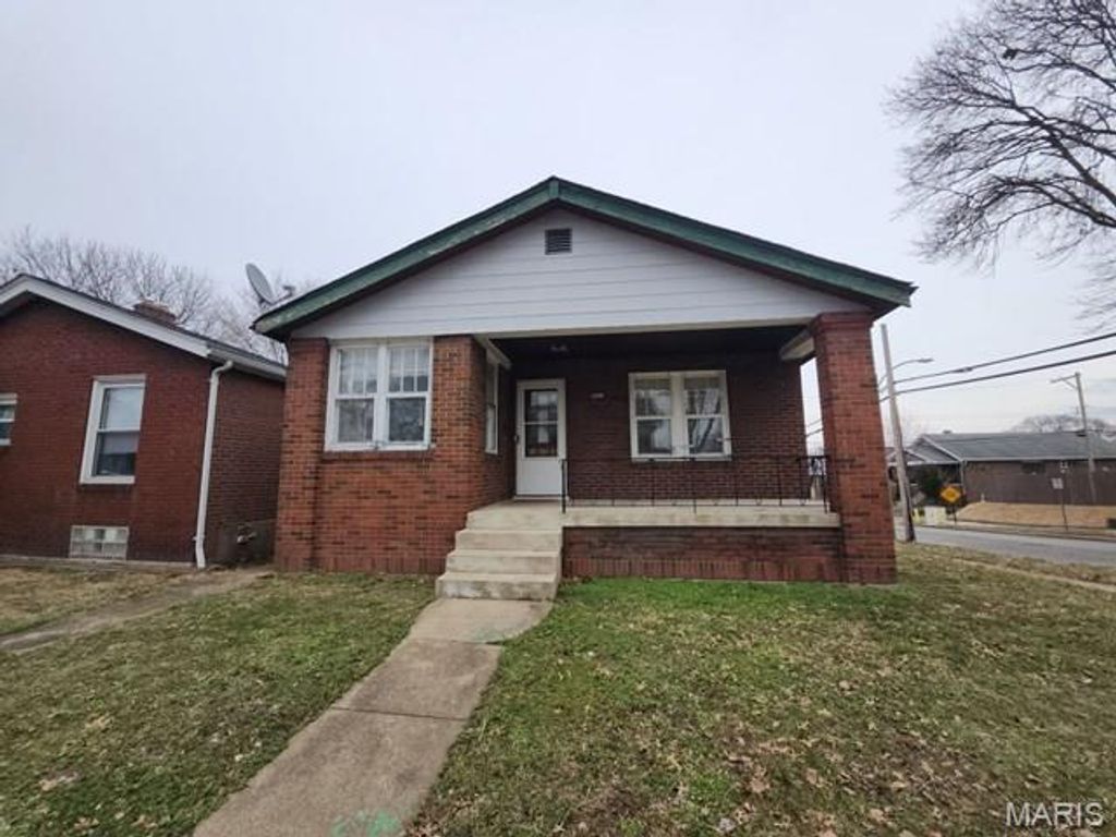4660 Ray Avenue, St Louis, MO 63116