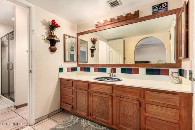 2 E MURIEL Drive, Phoenix, AZ 85022