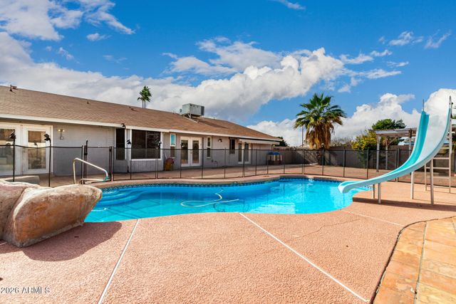 2 E MURIEL Drive, Phoenix, AZ 85022