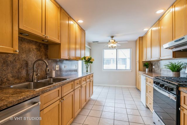 261 Driftwood Lane A2, Schaumburg, IL 60193