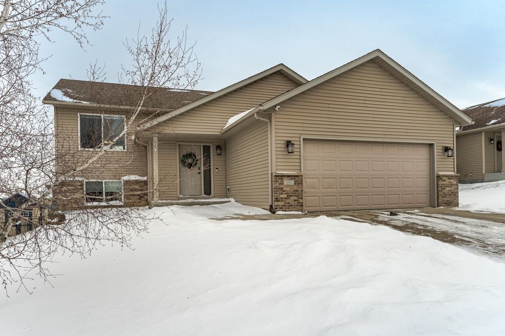 3852 46th Avenue NW, Rochester, MN 55901