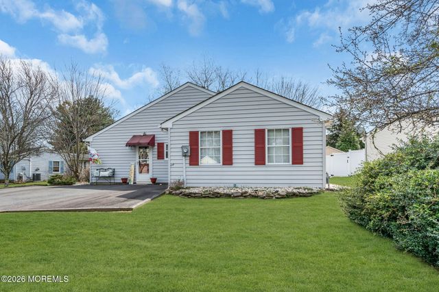 46 Pilgrim Avenue, Tinton Falls, NJ 07753