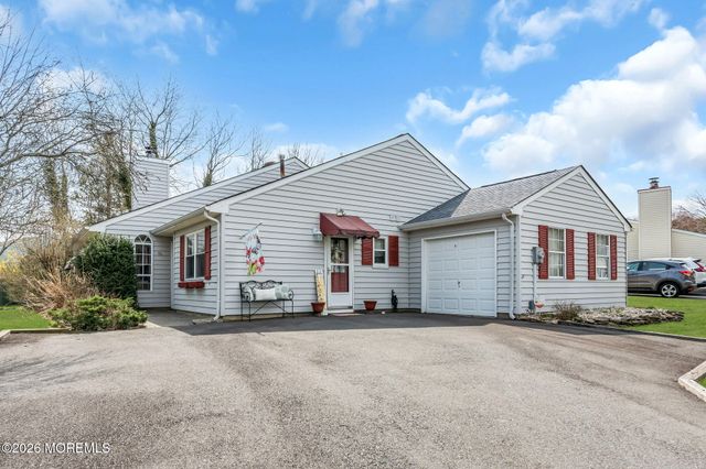 46 Pilgrim Avenue, Tinton Falls, NJ 07753