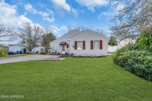 46 Pilgrim Avenue, Tinton Falls, NJ 07753