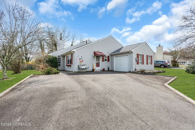 46 Pilgrim Avenue, Tinton Falls, NJ 07753