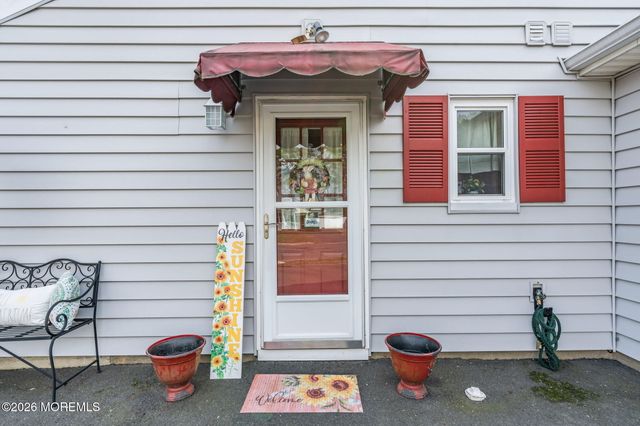 46 Pilgrim Avenue, Tinton Falls, NJ 07753