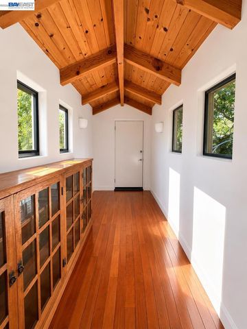 1302 Westview Dr, Berkeley, CA 94705