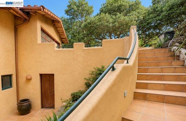 1302 Westview Dr, Berkeley, CA 94705