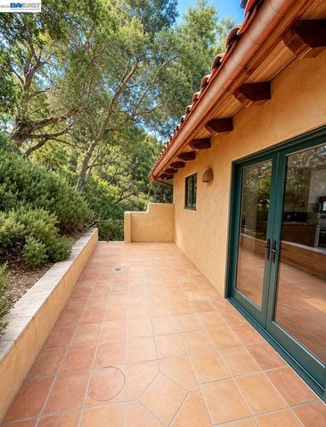 1302 Westview Dr, Berkeley, CA 94705