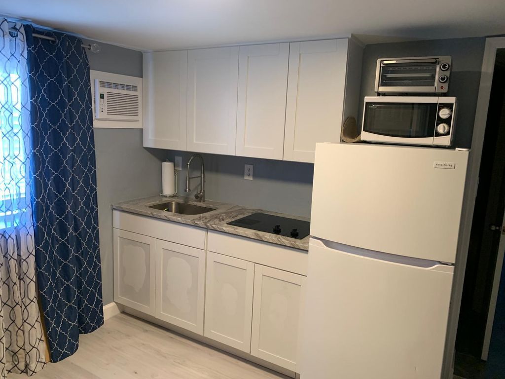 4878 NE 15TH Avenue, Pompano Beach, FL 33064