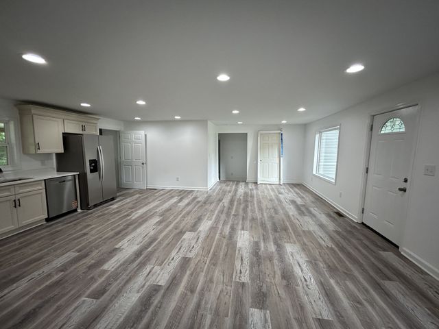 161 Post Oak Ave, Camden, TN 38320