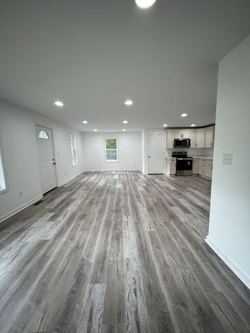 161 Post Oak Ave, Camden, TN 38320