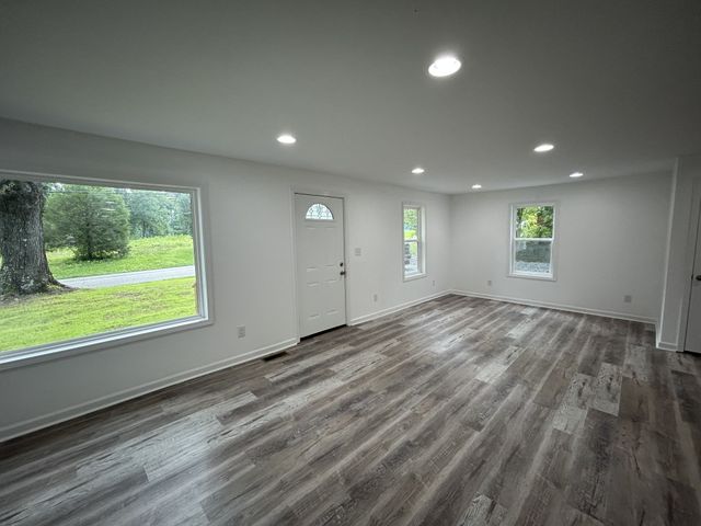161 Post Oak Ave, Camden, TN 38320