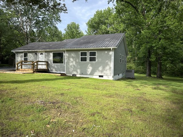 161 Post Oak Ave, Camden, TN 38320