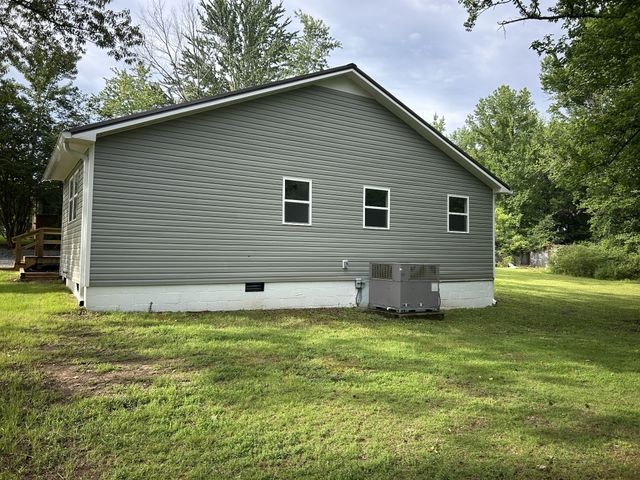 161 Post Oak Ave, Camden, TN 38320