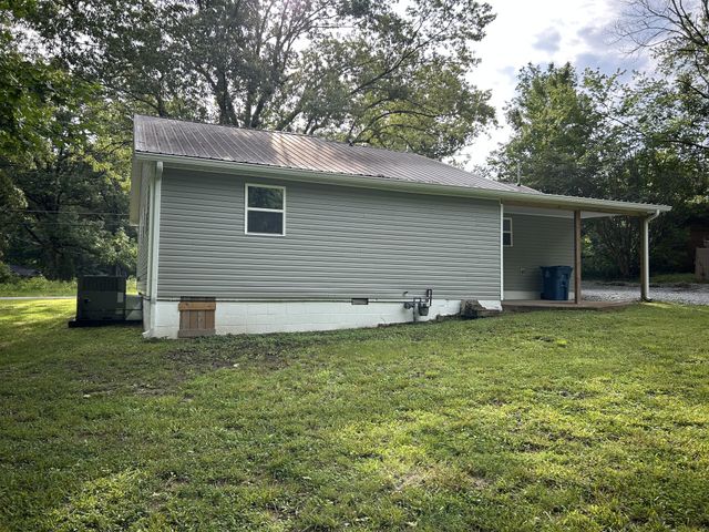 161 Post Oak Ave, Camden, TN 38320
