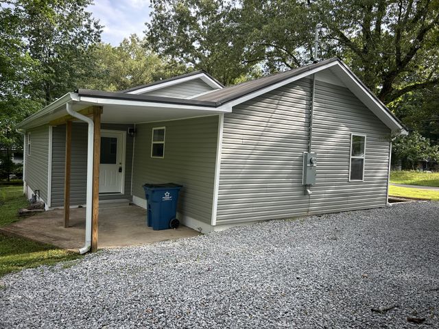161 Post Oak Ave, Camden, TN 38320