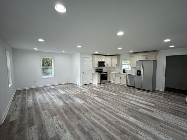 161 Post Oak Ave, Camden, TN 38320