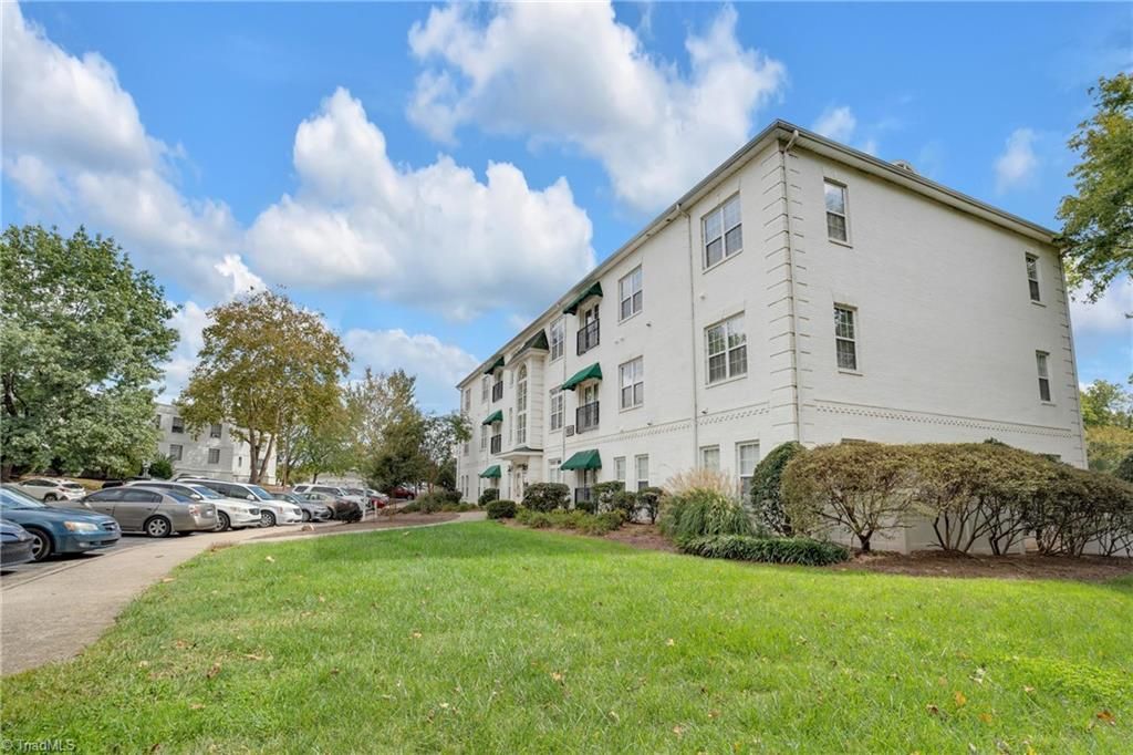 100 Sunset Circle 304, Greensboro, NC 27408