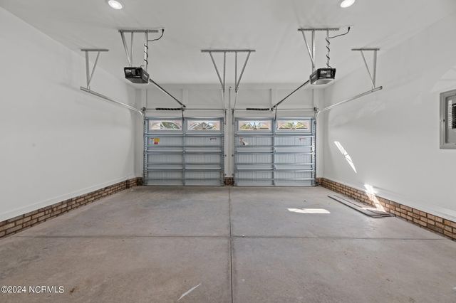 12 Paddington Way, Trent Woods, NC 28562