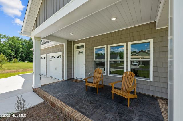 12 Paddington Way, Trent Woods, NC 28562