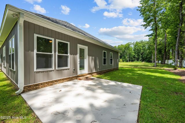 12 Paddington Way, Trent Woods, NC 28562