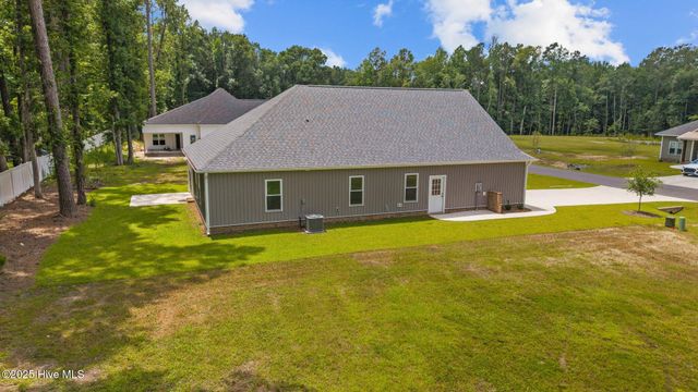 12 Paddington Way, Trent Woods, NC 28562