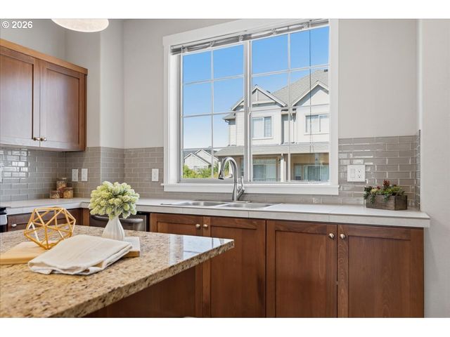 13760 Sw SILENT FOX Ter, Sherwood, OR 97140