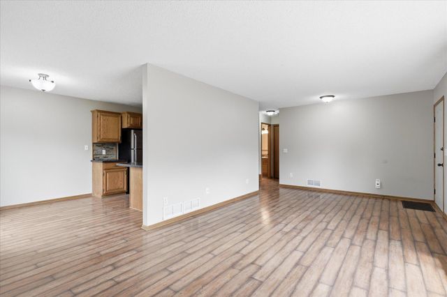 6762 Gretchen Court N, Oakdale, MN 55128