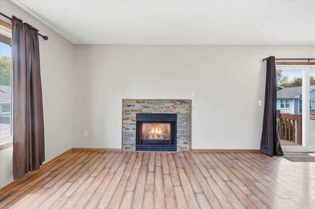 6762 Gretchen Court N, Oakdale, MN 55128