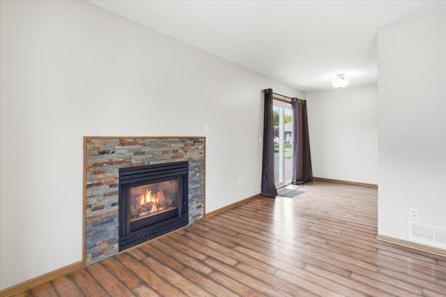 6762 Gretchen Court N, Oakdale, MN 55128