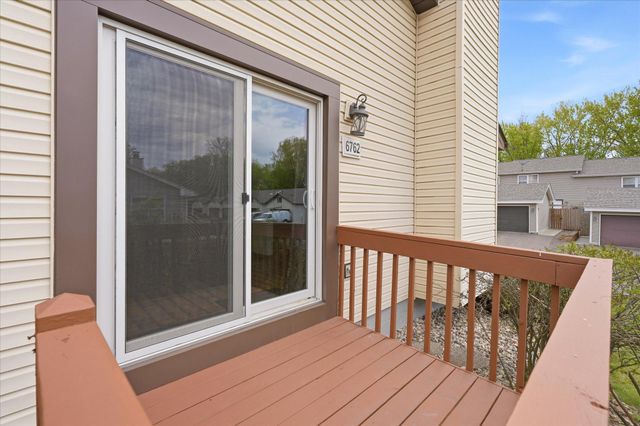 6762 Gretchen Court N, Oakdale, MN 55128