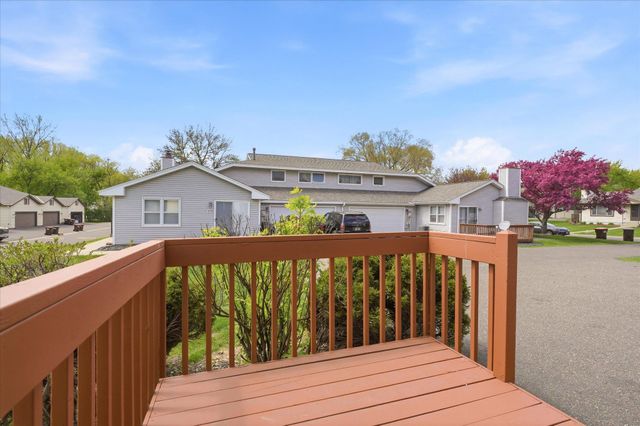 6762 Gretchen Court N, Oakdale, MN 55128