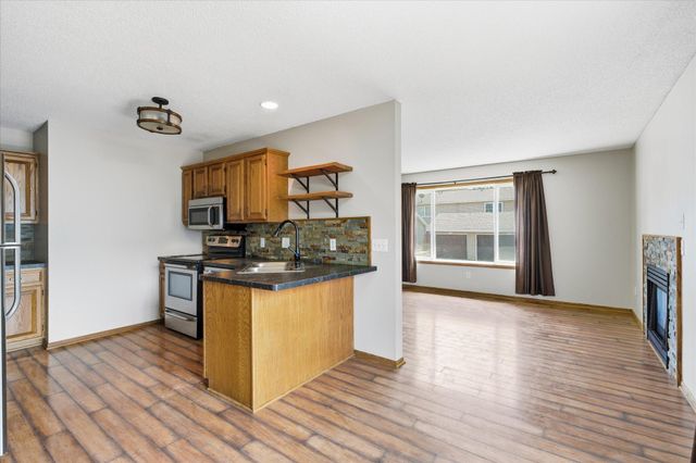 6762 Gretchen Court N, Oakdale, MN 55128