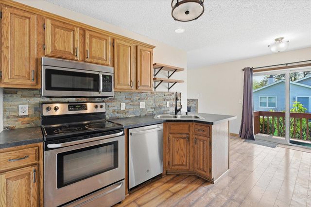 6762 Gretchen Court N, Oakdale, MN 55128
