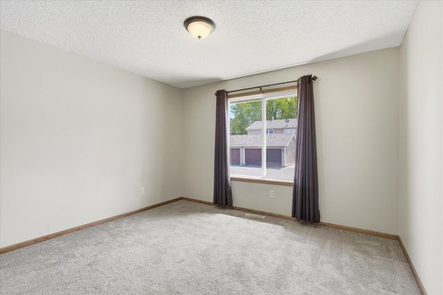 6762 Gretchen Court N, Oakdale, MN 55128