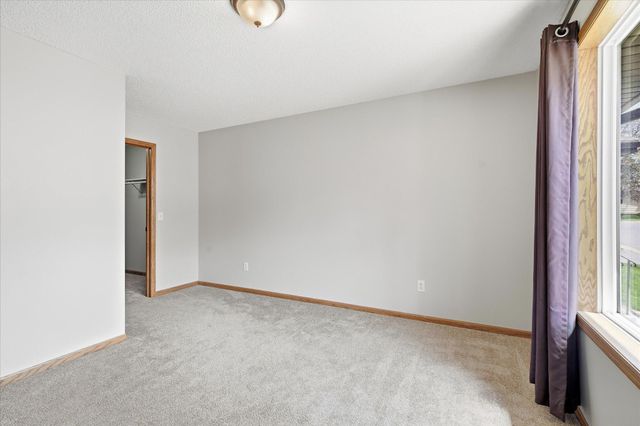 6762 Gretchen Court N, Oakdale, MN 55128