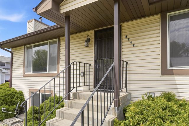 6762 Gretchen Court N, Oakdale, MN 55128