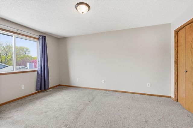 6762 Gretchen Court N, Oakdale, MN 55128