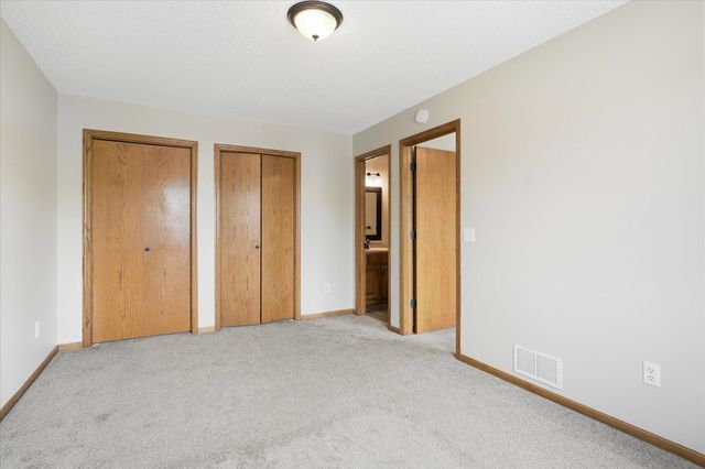 6762 Gretchen Court N, Oakdale, MN 55128